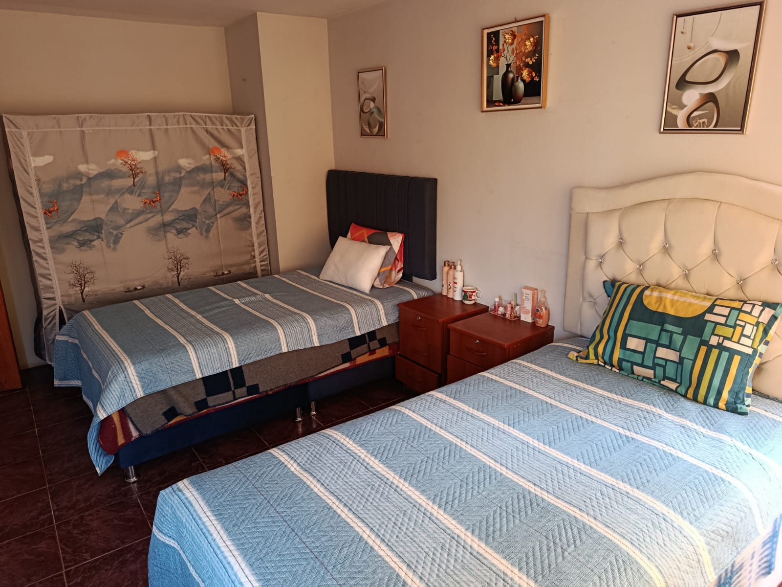 Habitación cómoda para la atención del paciente postrado